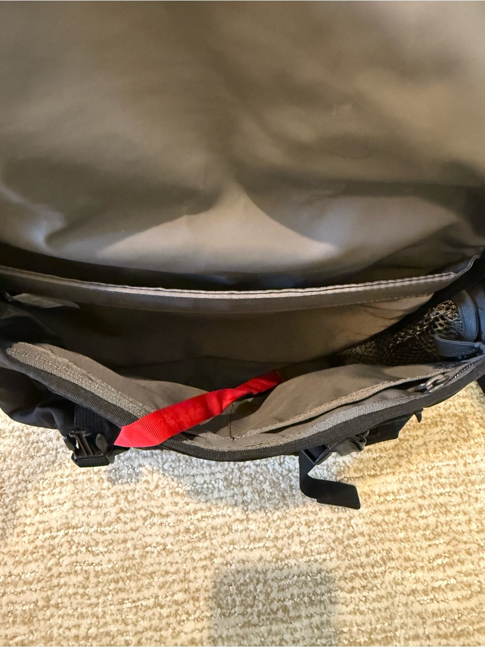 Timbuk2 Black Nylon Messenger Bag with Padded Strap - Picture 5 of 8